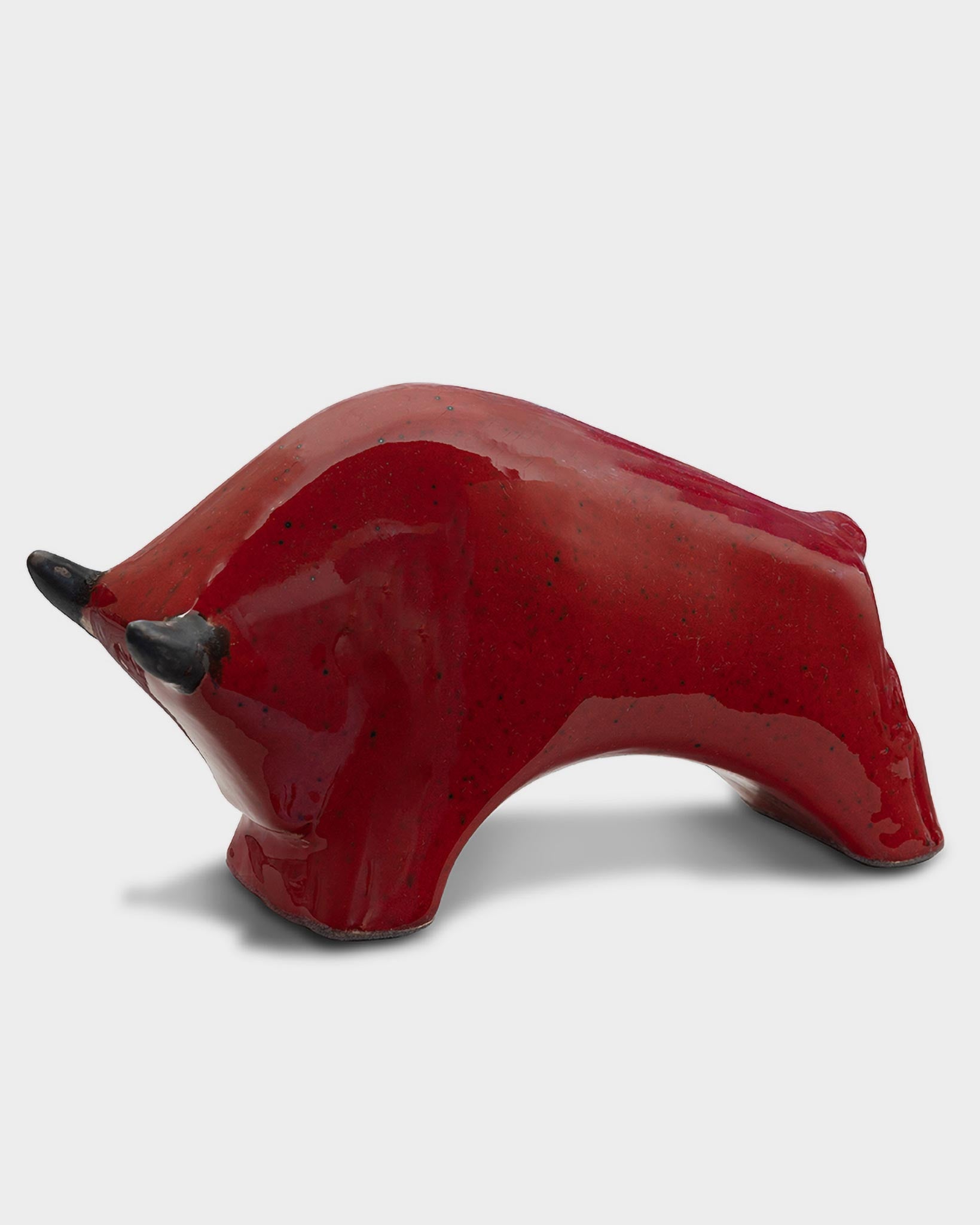 Bull 1011: Glaze Red / Black Horns